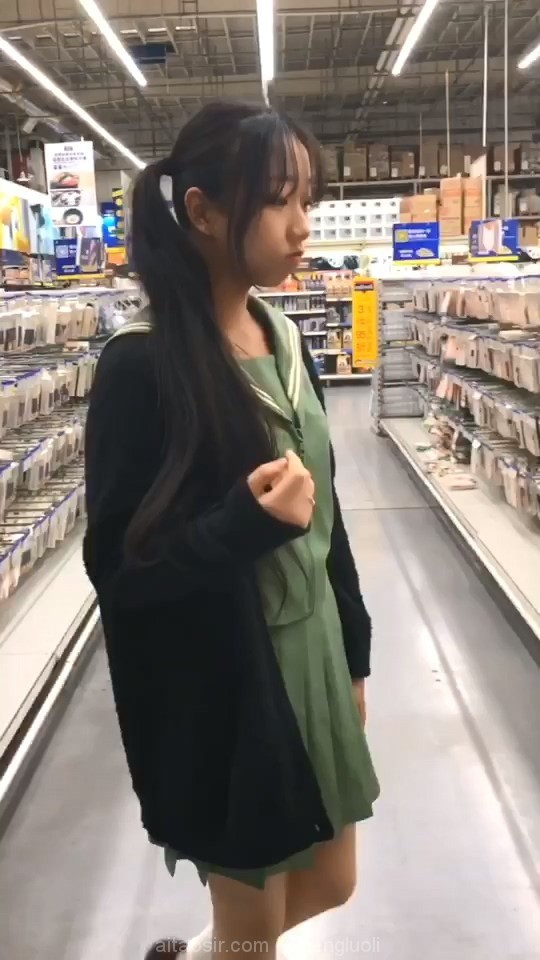 [会员][视频]B站红人@福利姬@浆果儿之超市露出（1V/93MB）